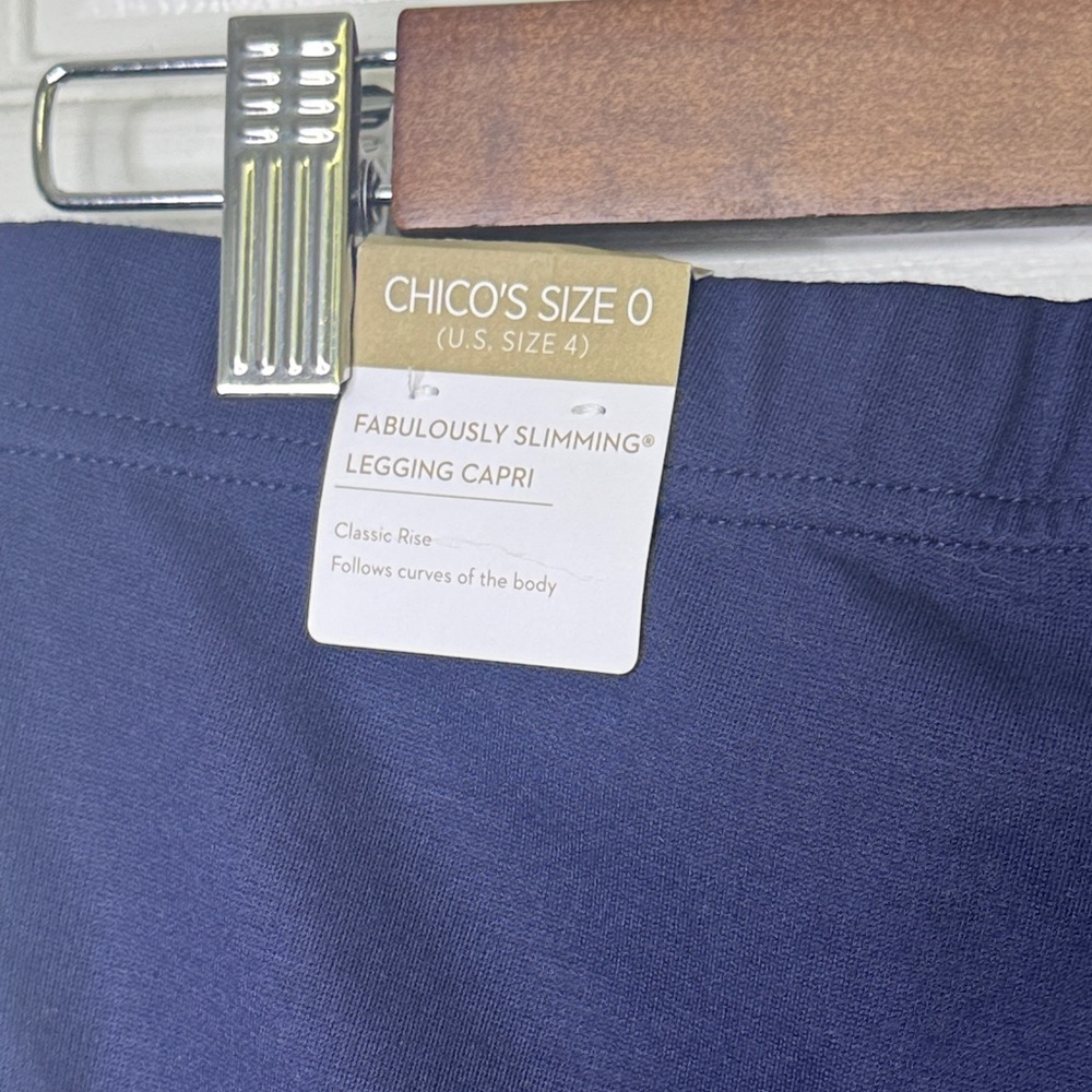 ✨ Chico’s Fabulously Slimming Navy Capri Pants NWT 0 Chicos US 4 - Picture 4 of 8
